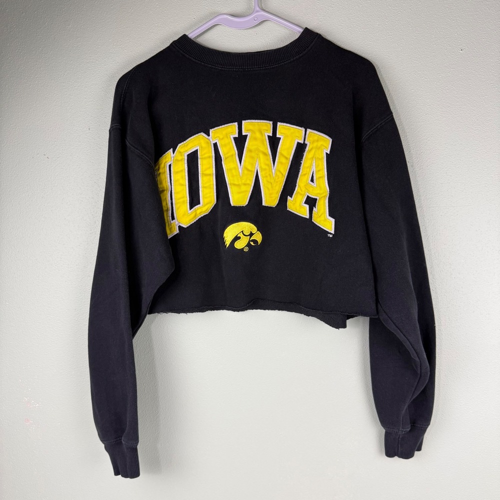 J. America Iowa Hawkeyes Cropped Sweatshirt Black Yellow Womens Medium Raw Hem